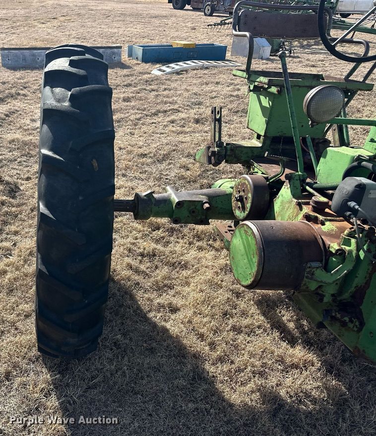 image for item ER8471 1948 John Deere B tractor