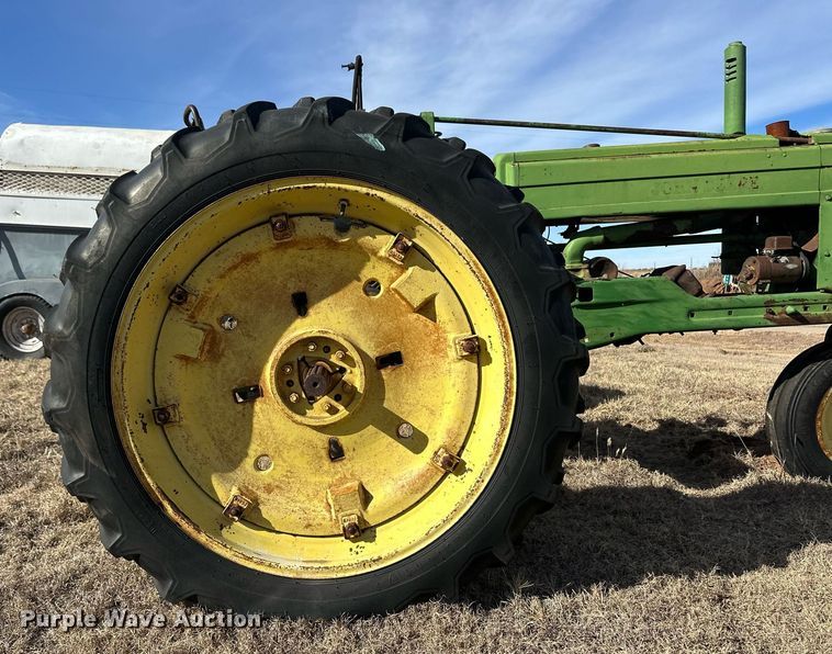 image for item ER8471 1948 John Deere B tractor