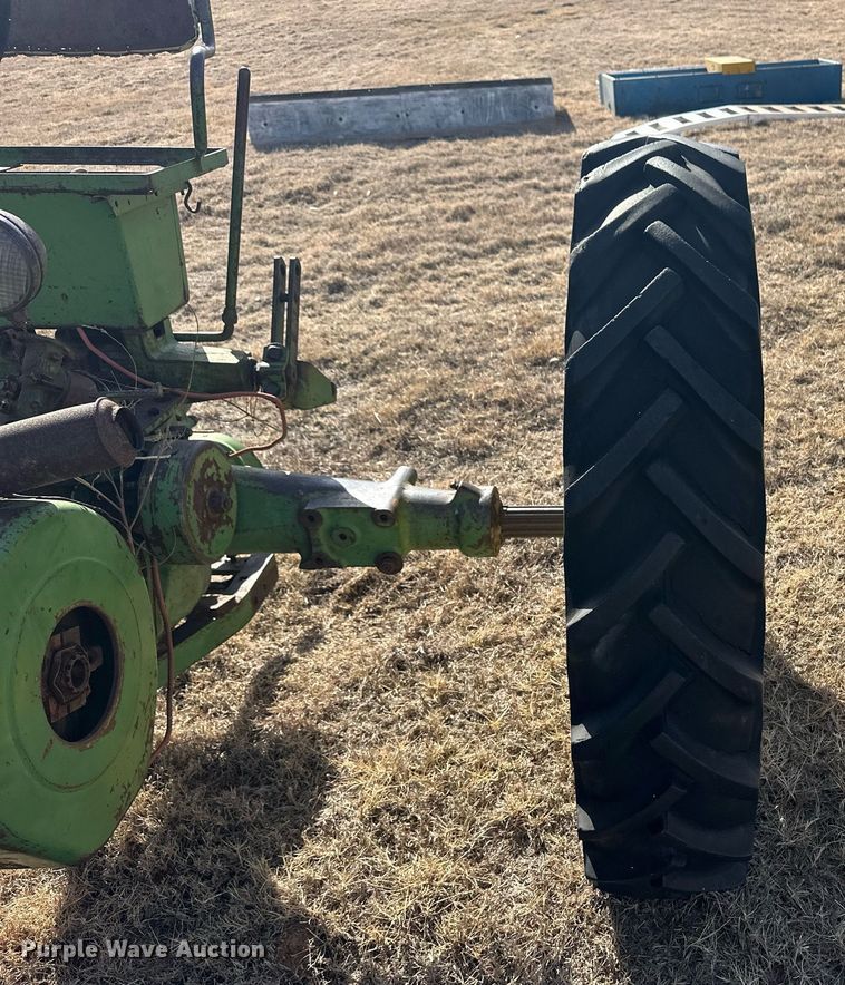 image for item ER8471 1948 John Deere B tractor