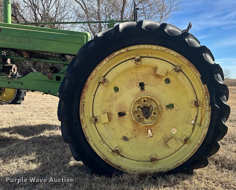 image for item ER8471 1948 John Deere B tractor