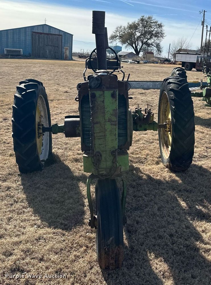 image for item ER8472 1948 John Deere B tractor