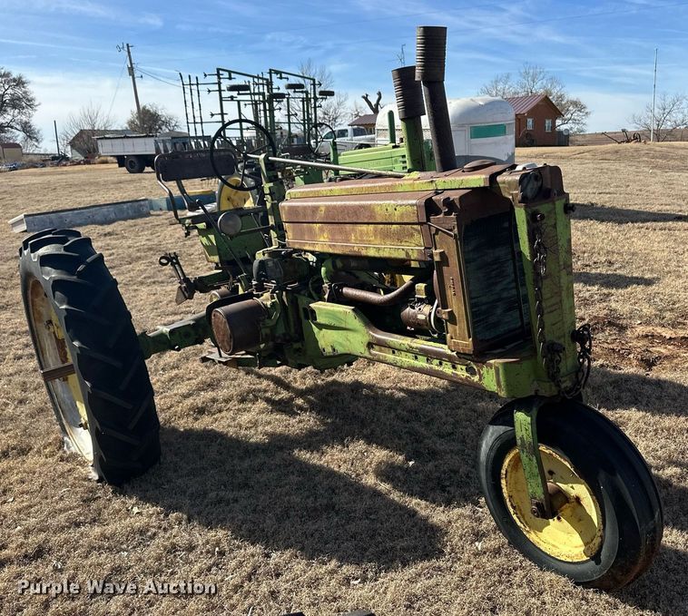 image for item ER8472 1948 John Deere B tractor
