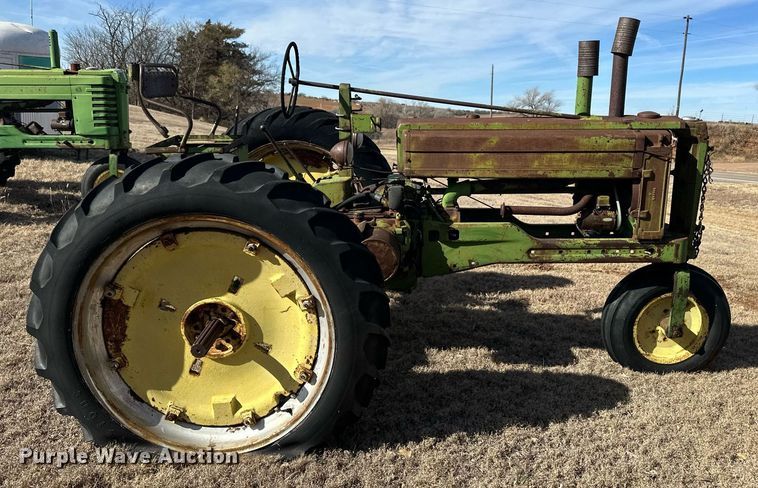 image for item ER8472 1948 John Deere B tractor