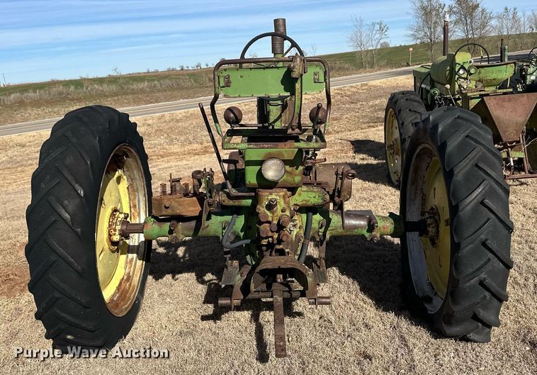 image for item ER8472 1948 John Deere B tractor