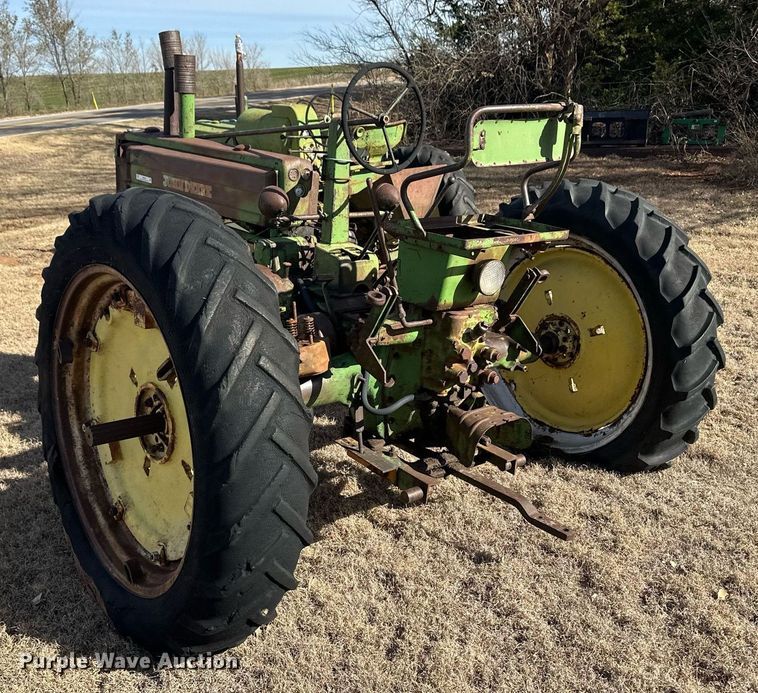 image for item ER8472 1948 John Deere B tractor