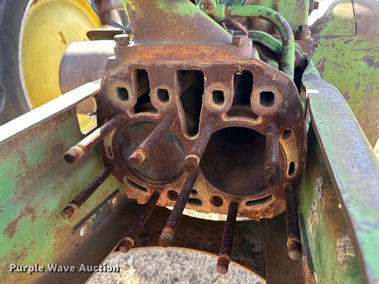 image for item ER8472 1948 John Deere B tractor