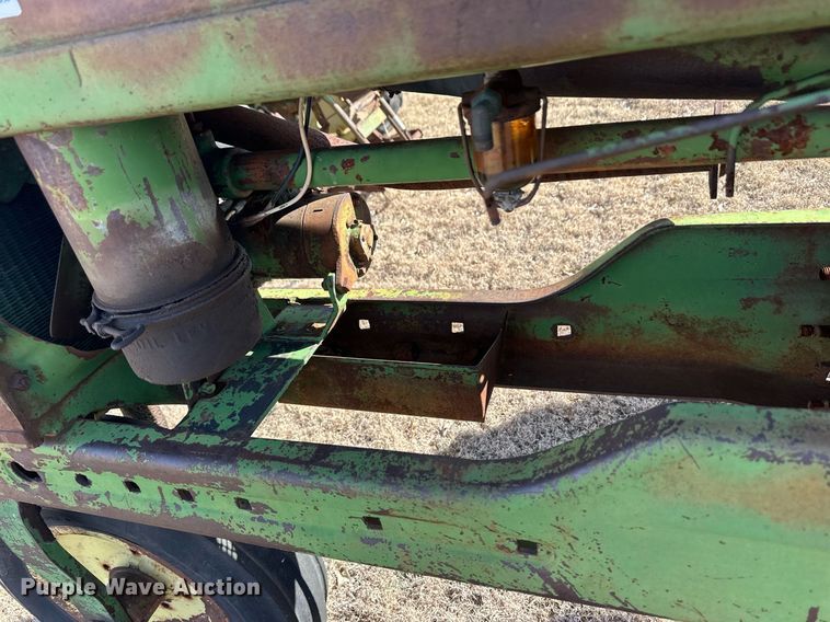 image for item ER8472 1948 John Deere B tractor