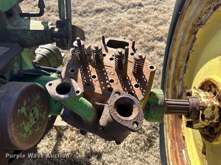 image for item ER8472 1948 John Deere B tractor