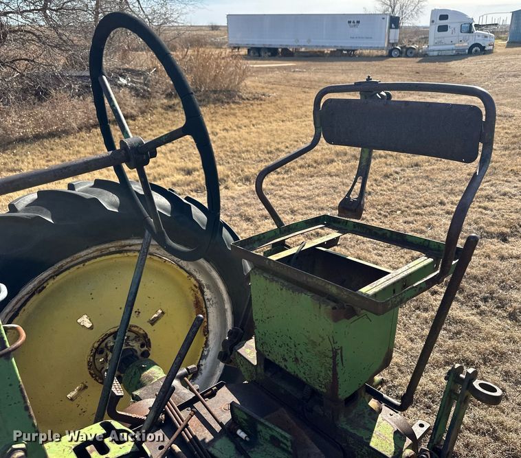 image for item ER8472 1948 John Deere B tractor