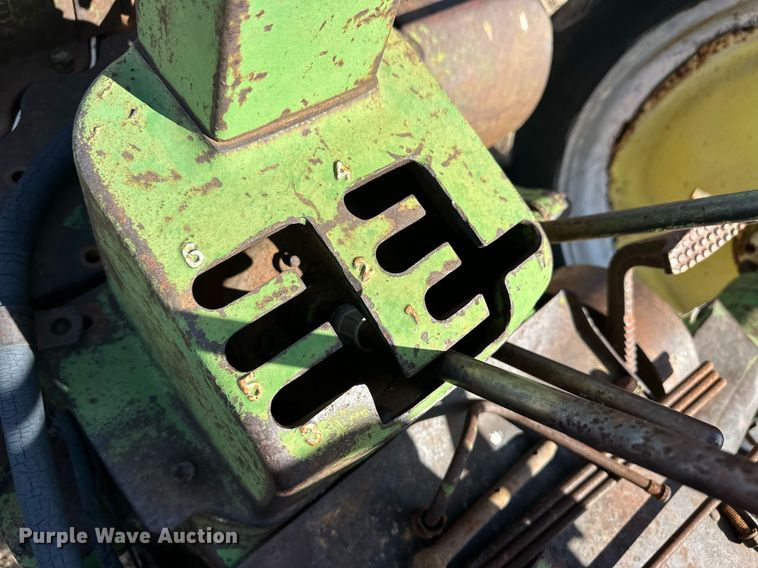 image for item ER8472 1948 John Deere B tractor