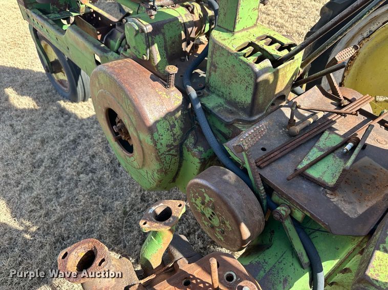 image for item ER8472 1948 John Deere B tractor