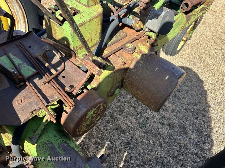 image for item ER8472 1948 John Deere B tractor