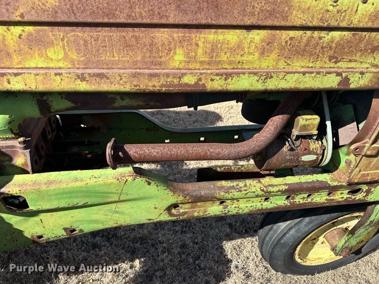 image for item ER8472 1948 John Deere B tractor