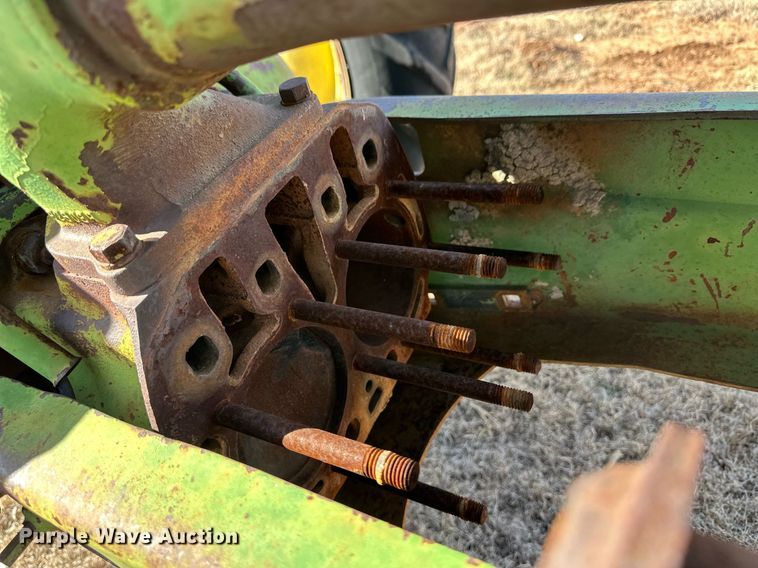 image for item ER8472 1948 John Deere B tractor