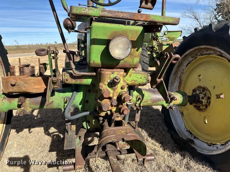 image for item ER8472 1948 John Deere B tractor