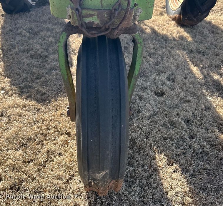 image for item ER8472 1948 John Deere B tractor