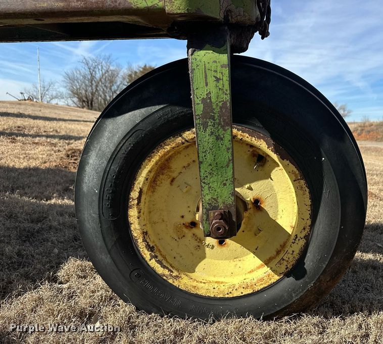 image for item ER8472 1948 John Deere B tractor