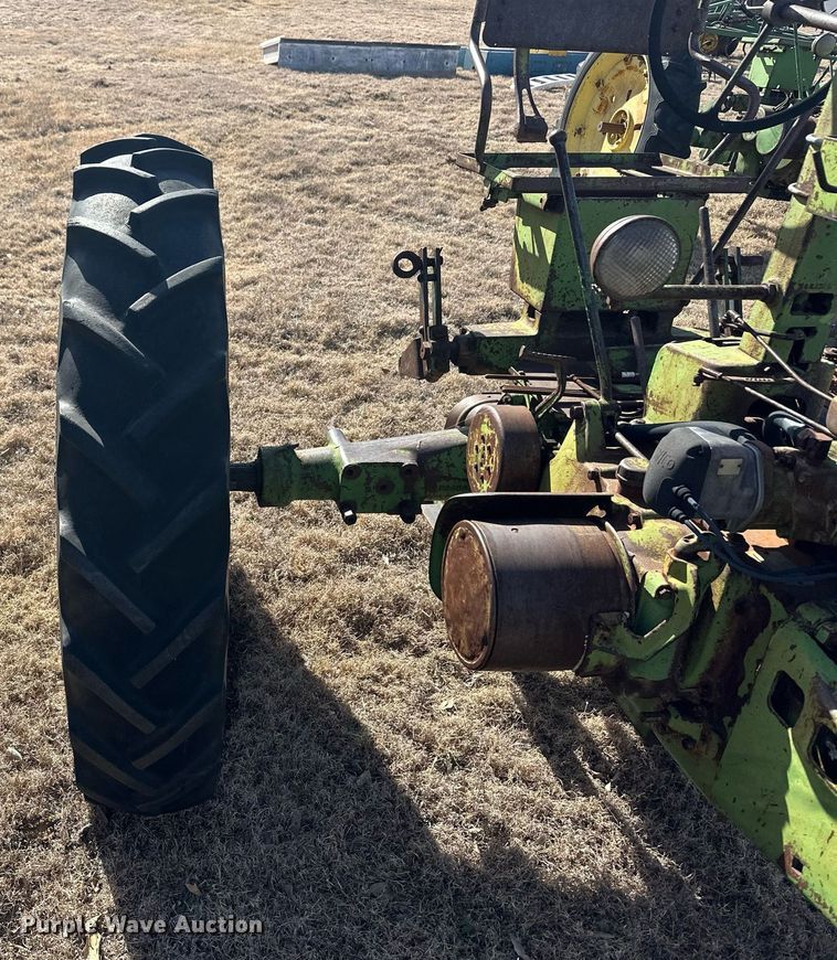 image for item ER8472 1948 John Deere B tractor