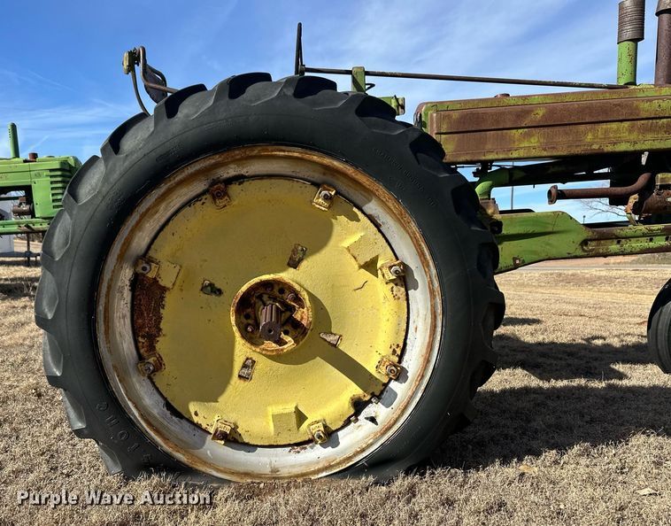image for item ER8472 1948 John Deere B tractor