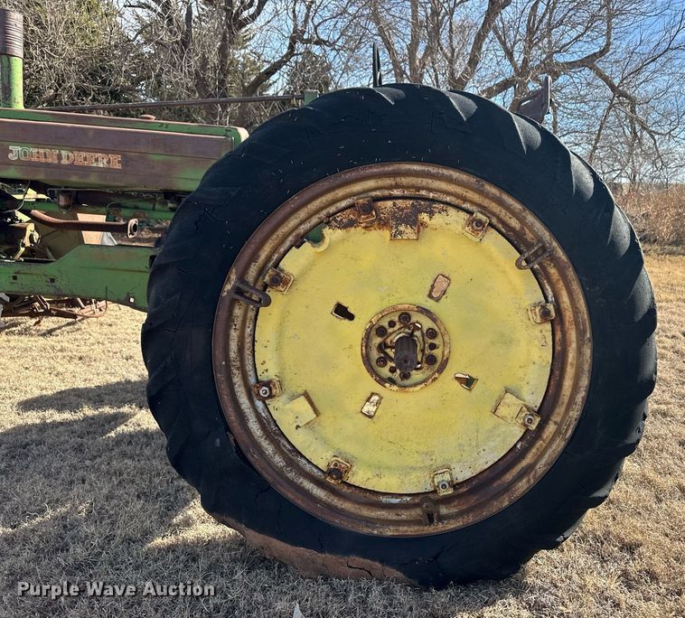 image for item ER8472 1948 John Deere B tractor