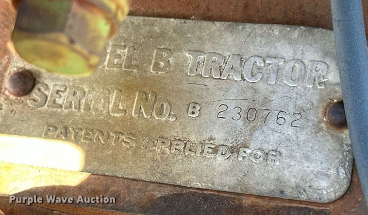 image for item ER8472 1948 John Deere B tractor