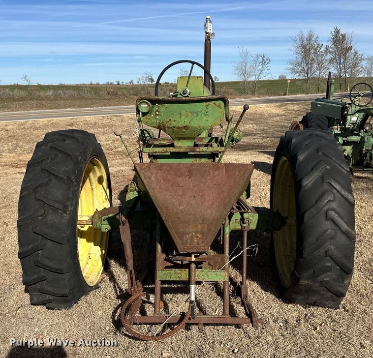 image for item ER8473 1955 John Deere 50 tractor