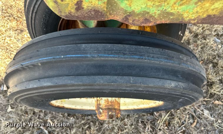 image for item ER8473 1955 John Deere 50 tractor