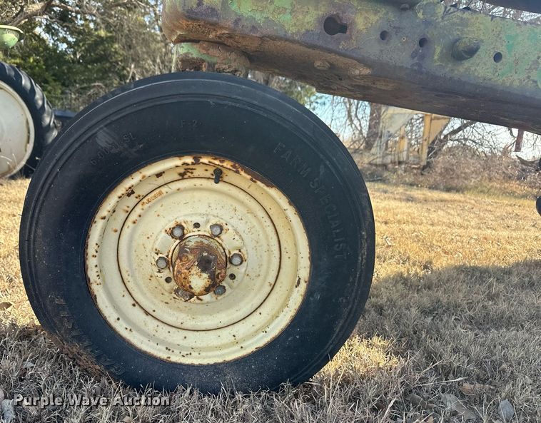 image for item ER8473 1955 John Deere 50 tractor