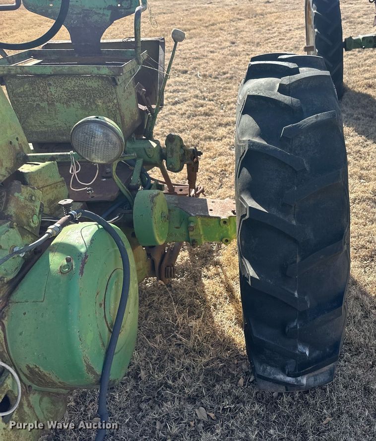 image for item ER8473 1955 John Deere 50 tractor