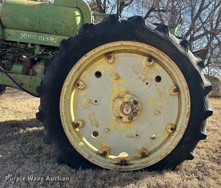 image for item ER8473 1955 John Deere 50 tractor