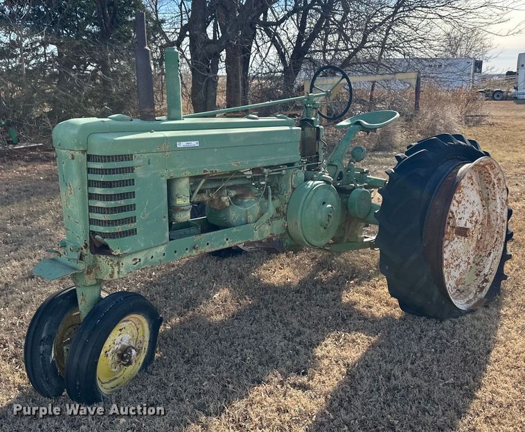 image for item ER8474 1946 John Deere B tractor