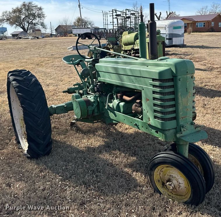 image for item ER8474 1946 John Deere B tractor