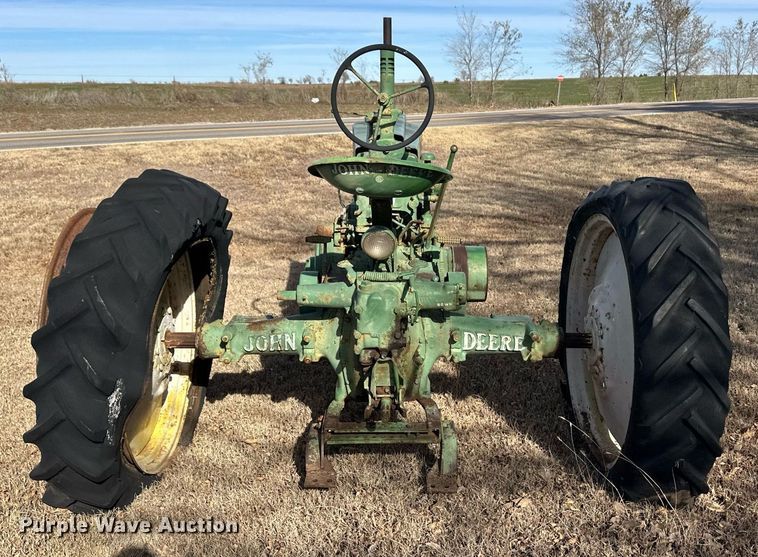 image for item ER8474 1946 John Deere B tractor