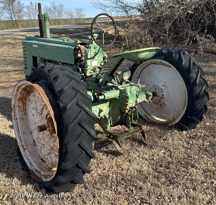 image for item ER8474 1946 John Deere B tractor