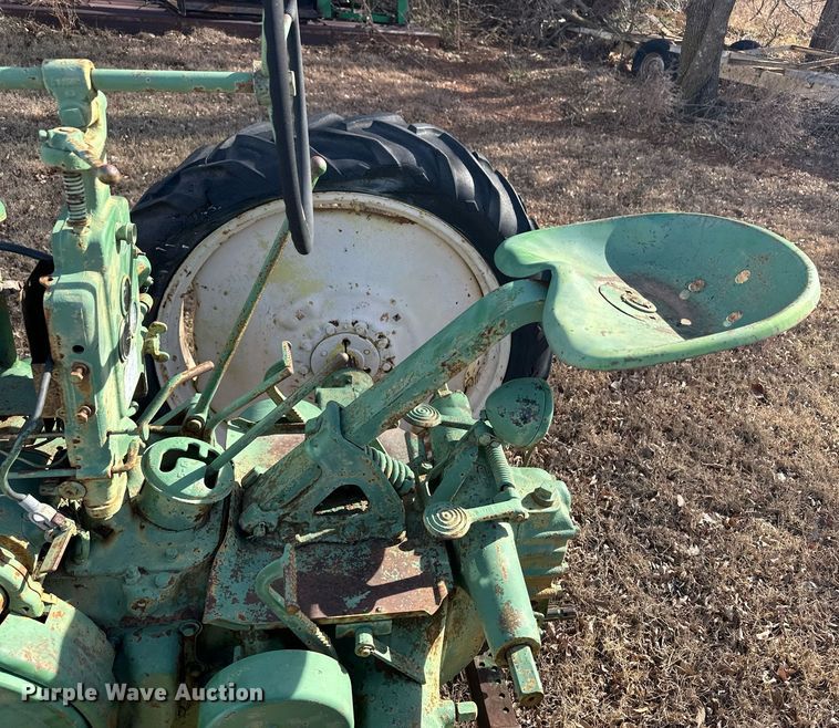 image for item ER8474 1946 John Deere B tractor