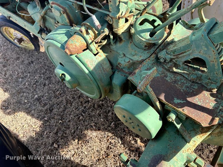 image for item ER8474 1946 John Deere B tractor