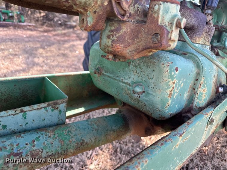 image for item ER8474 1946 John Deere B tractor