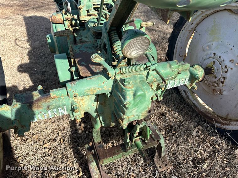 image for item ER8474 1946 John Deere B tractor