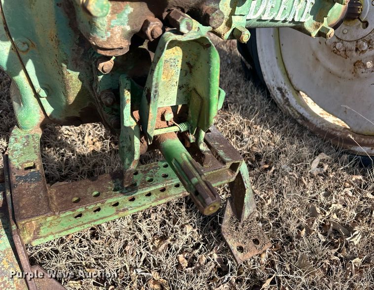 image for item ER8474 1946 John Deere B tractor
