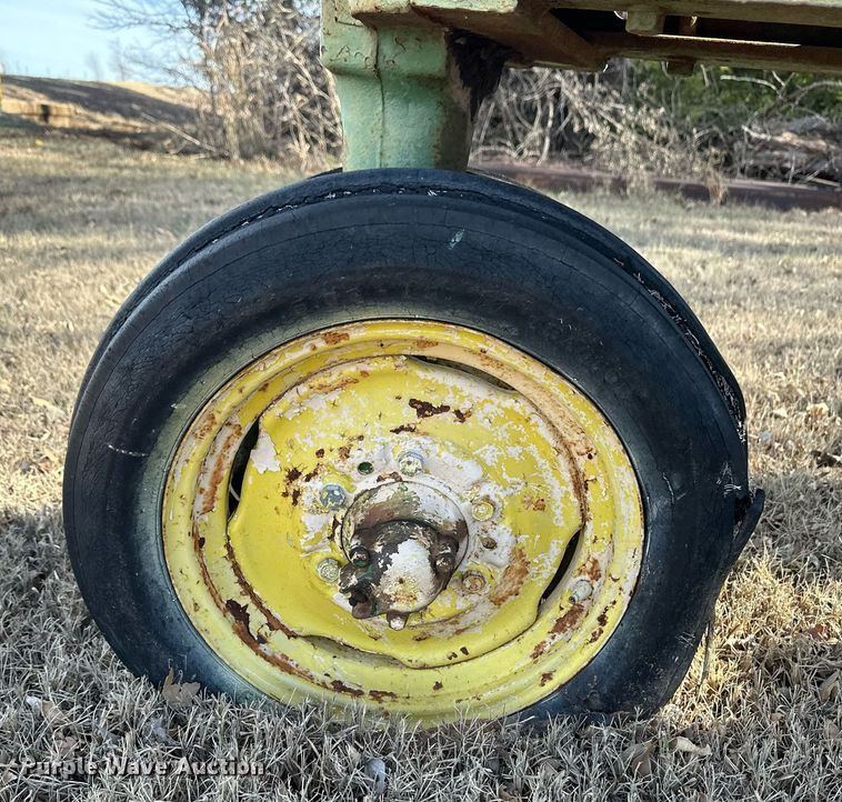 image for item ER8474 1946 John Deere B tractor