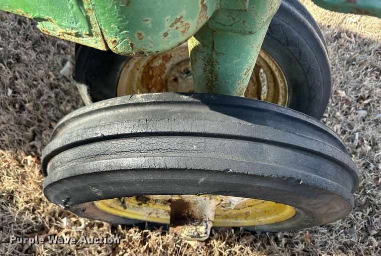 image for item ER8474 1946 John Deere B tractor