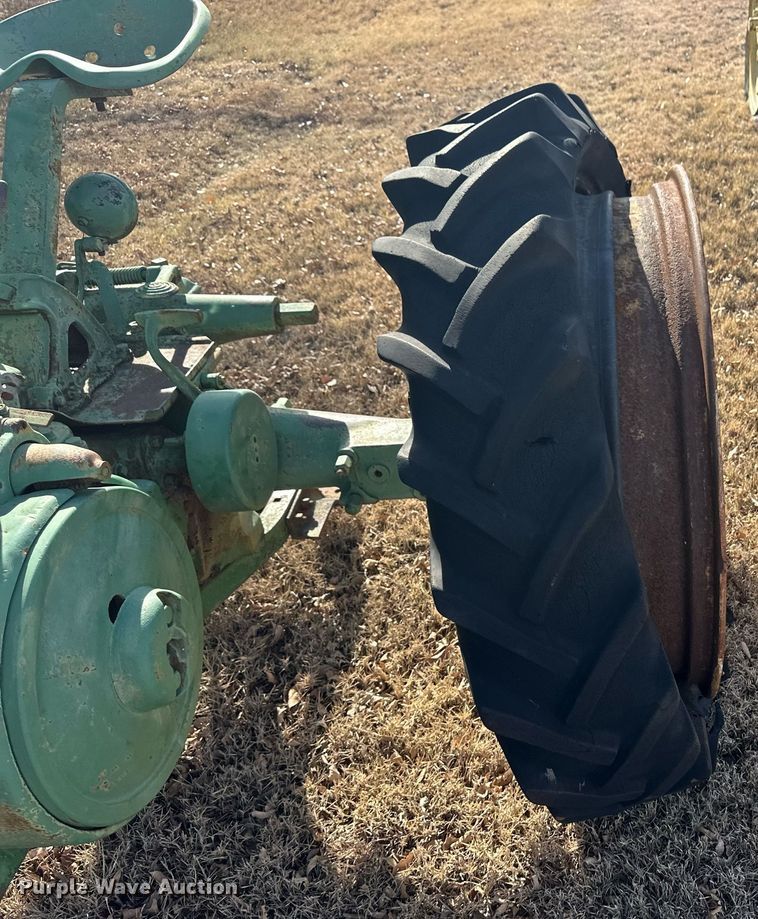 image for item ER8474 1946 John Deere B tractor