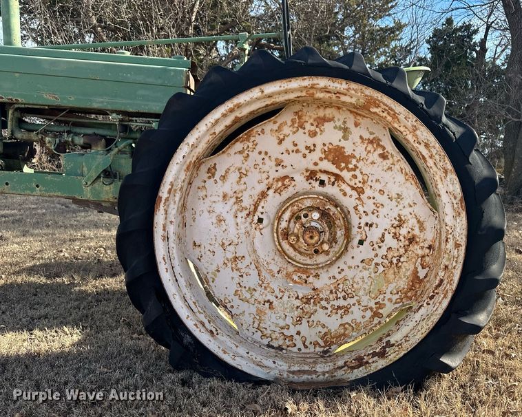 image for item ER8474 1946 John Deere B tractor