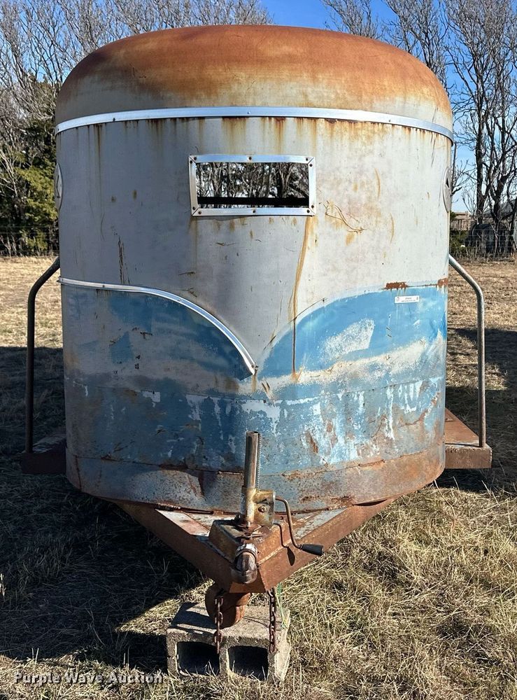 image for item ER8492 1989 WW livestock trailer