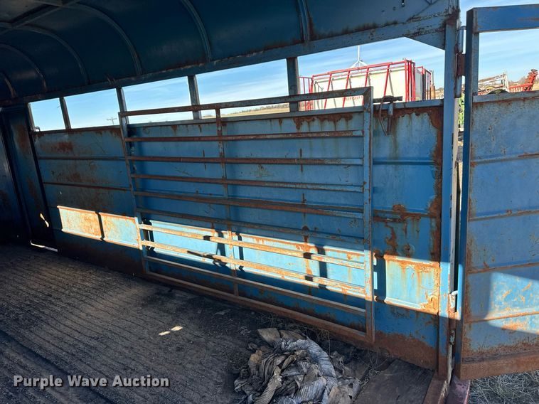 image for item ER8492 1989 WW livestock trailer