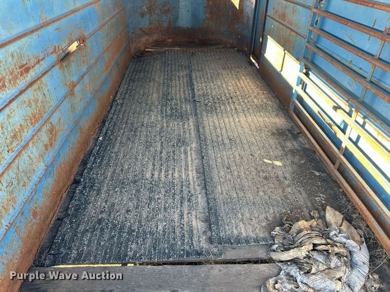 image for item ER8492 1989 WW livestock trailer