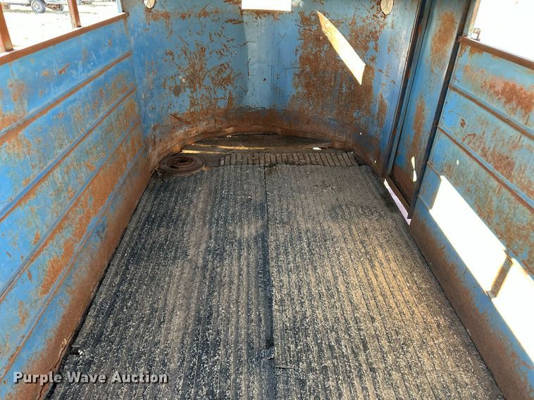 image for item ER8492 1989 WW livestock trailer