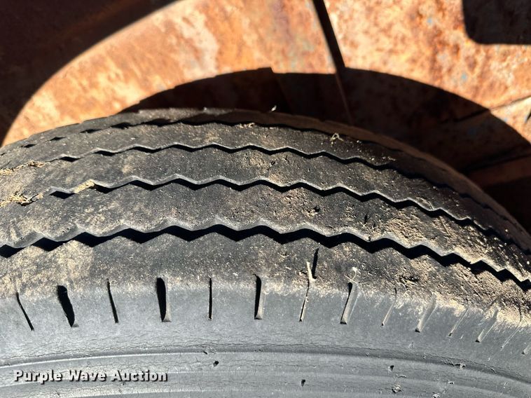 image for item ER8492 1989 WW livestock trailer