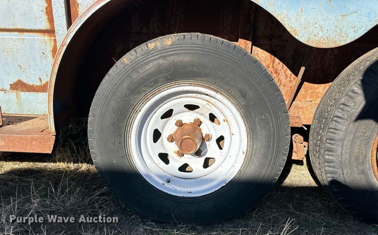 image for item ER8492 1989 WW livestock trailer