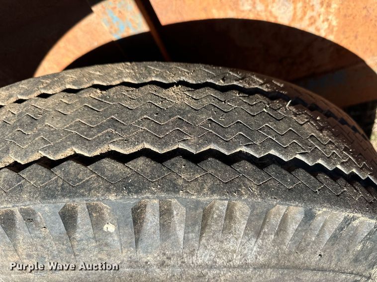 image for item ER8492 1989 WW livestock trailer